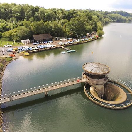 بالكومب Quirky Vintage Horsebox Conversion With Stunning Views Of Ardingly Reservoir المظهر الخارجي الصورة