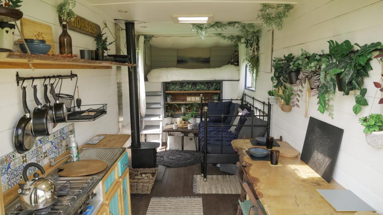 بالكومب Quirky Vintage Horsebox Conversion With Stunning Views Of Ardingly Reservoir المظهر الخارجي الصورة