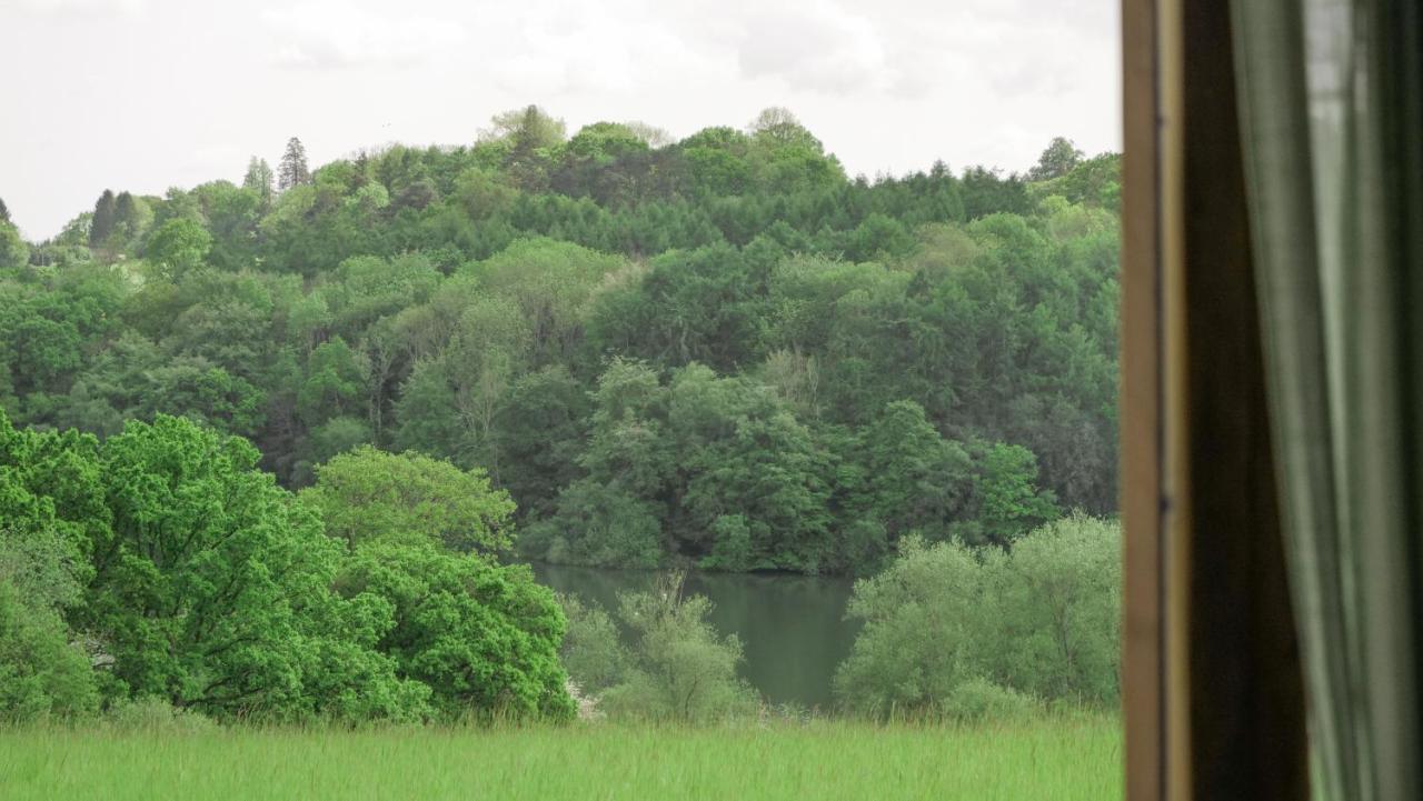 بالكومب Quirky Vintage Horsebox Conversion With Stunning Views Of Ardingly Reservoir المظهر الخارجي الصورة