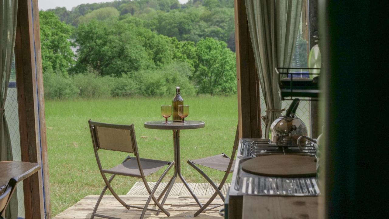 بالكومب Quirky Vintage Horsebox Conversion With Stunning Views Of Ardingly Reservoir المظهر الخارجي الصورة