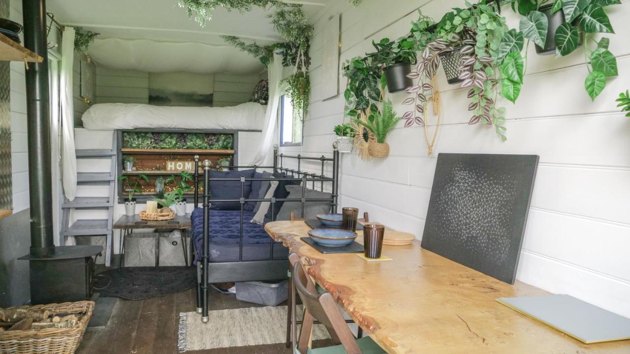بالكومب Quirky Vintage Horsebox Conversion With Stunning Views Of Ardingly Reservoir المظهر الخارجي الصورة