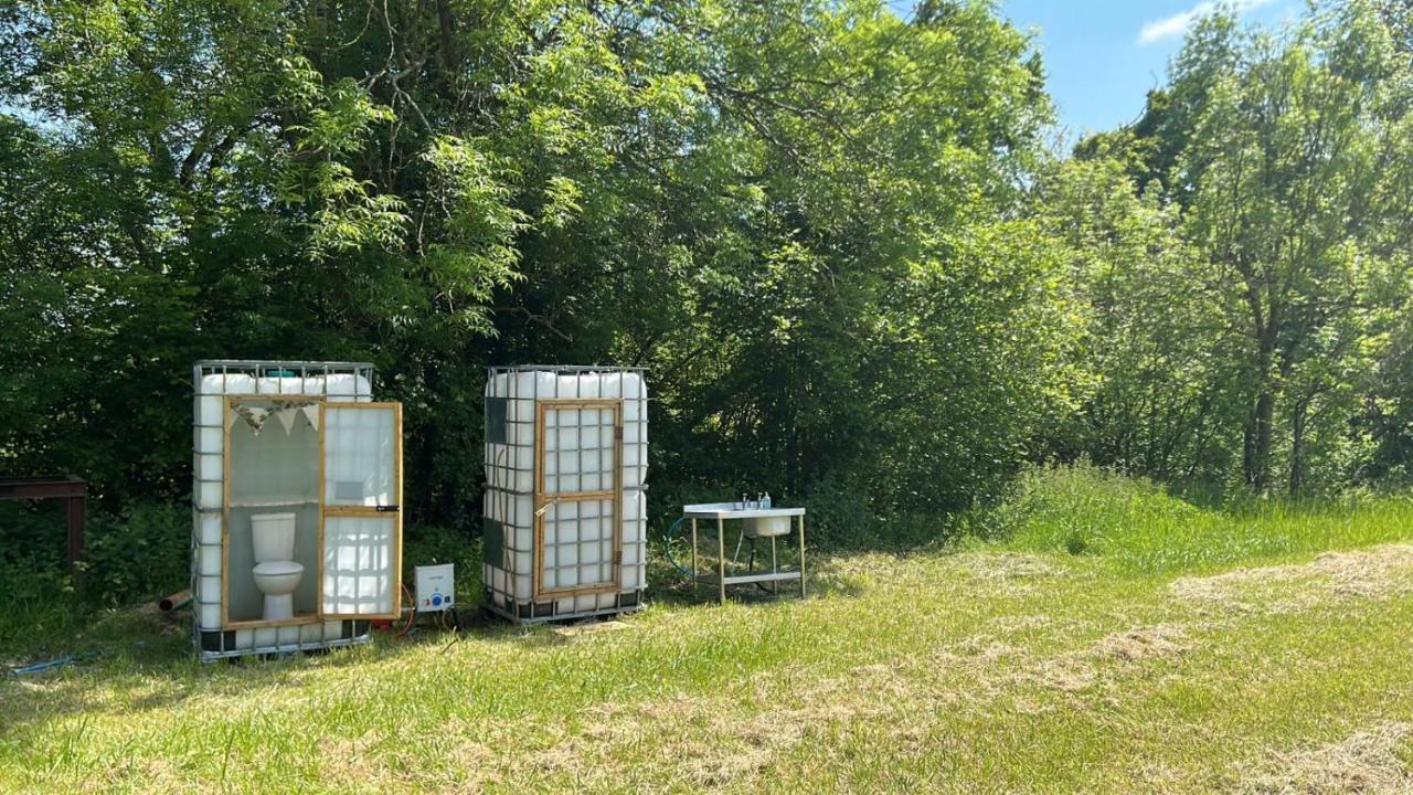 بالكومب Quirky Vintage Horsebox Conversion With Stunning Views Of Ardingly Reservoir المظهر الخارجي الصورة